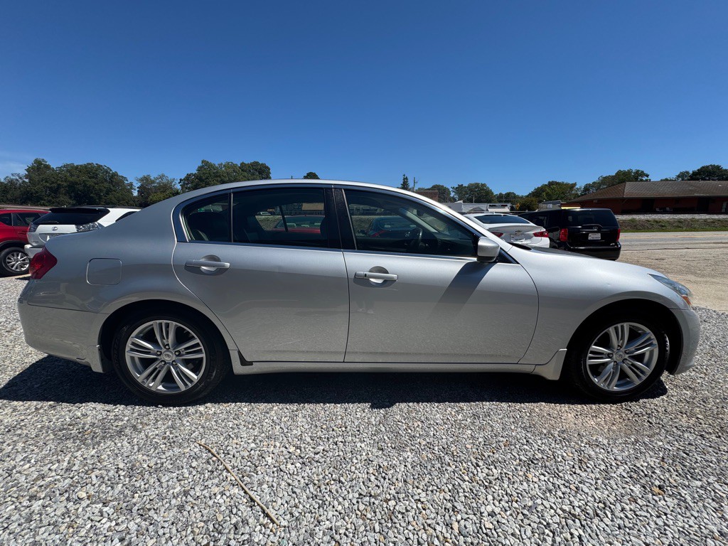 2011 INFINITI G25 Image 4
