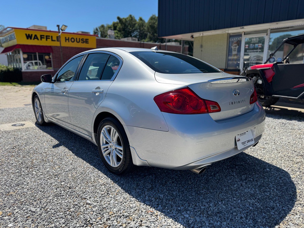 2011 INFINITI G25 Image 7