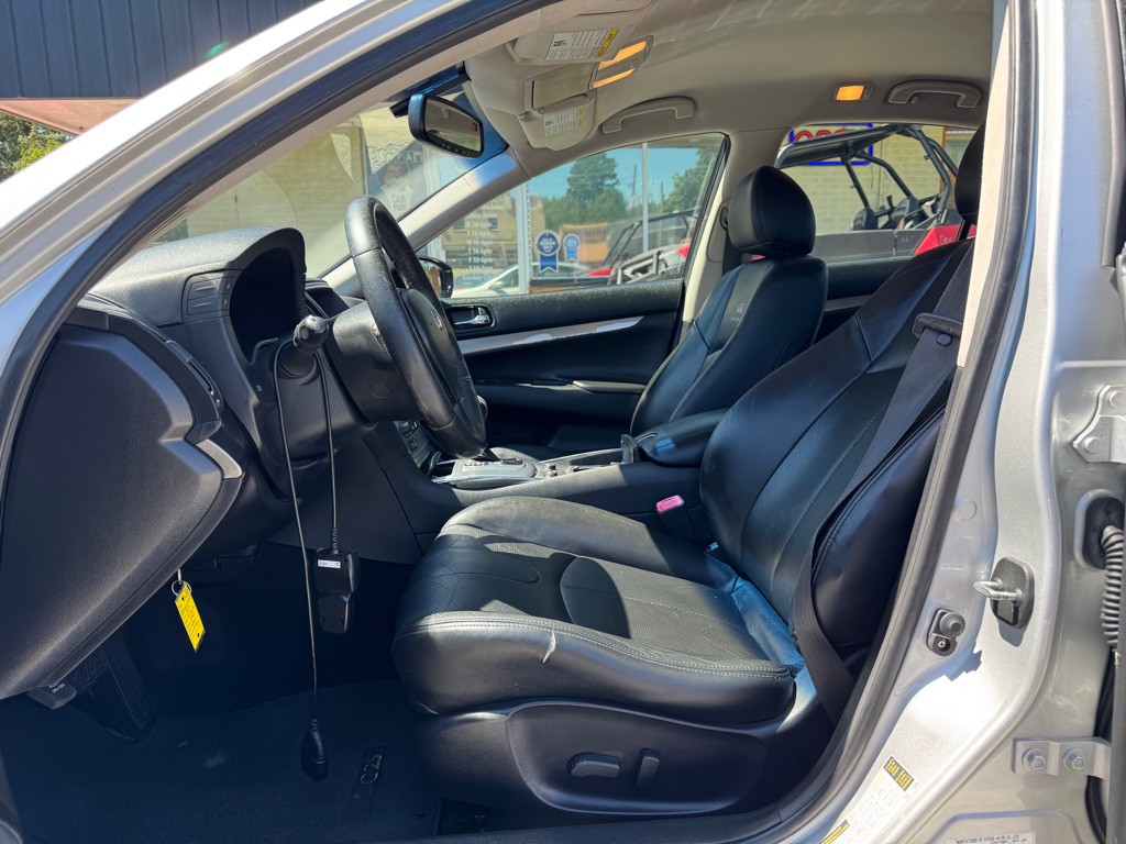 2011 INFINITI G25 Image 11
