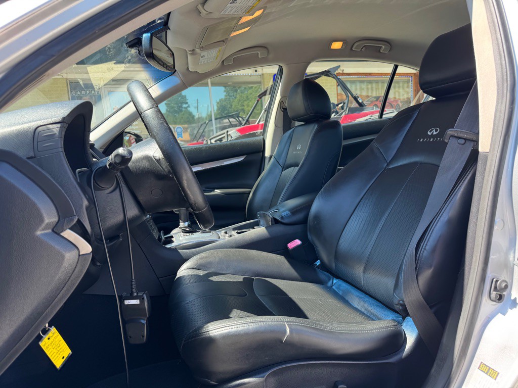 2011 INFINITI G25 Image 12
