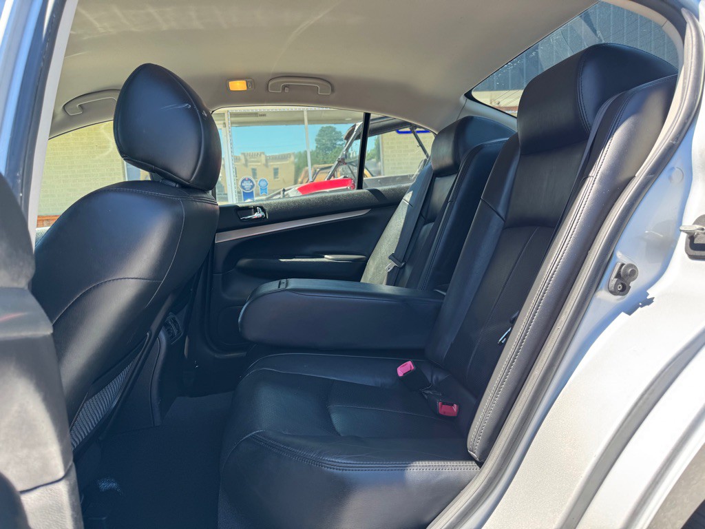 2011 INFINITI G25 Image 14