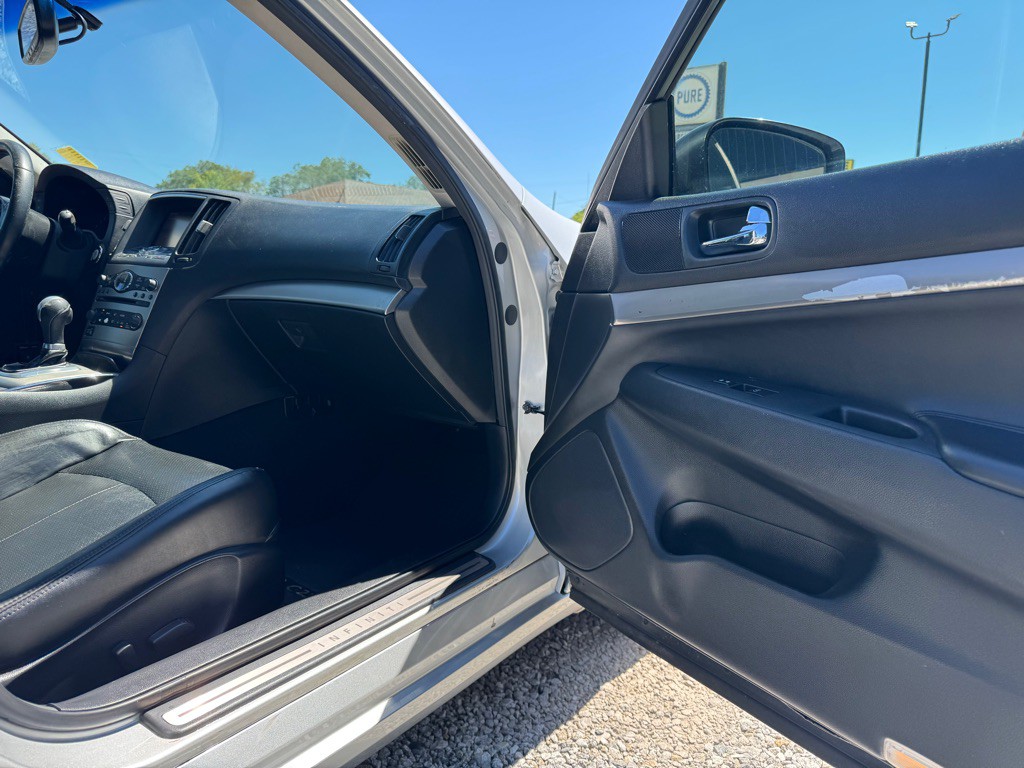 2011 INFINITI G25 Image 17