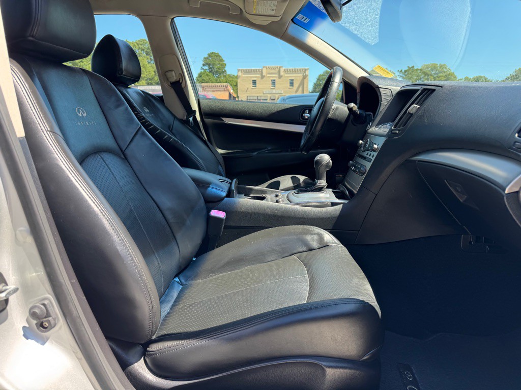 2011 INFINITI G25 Image 18