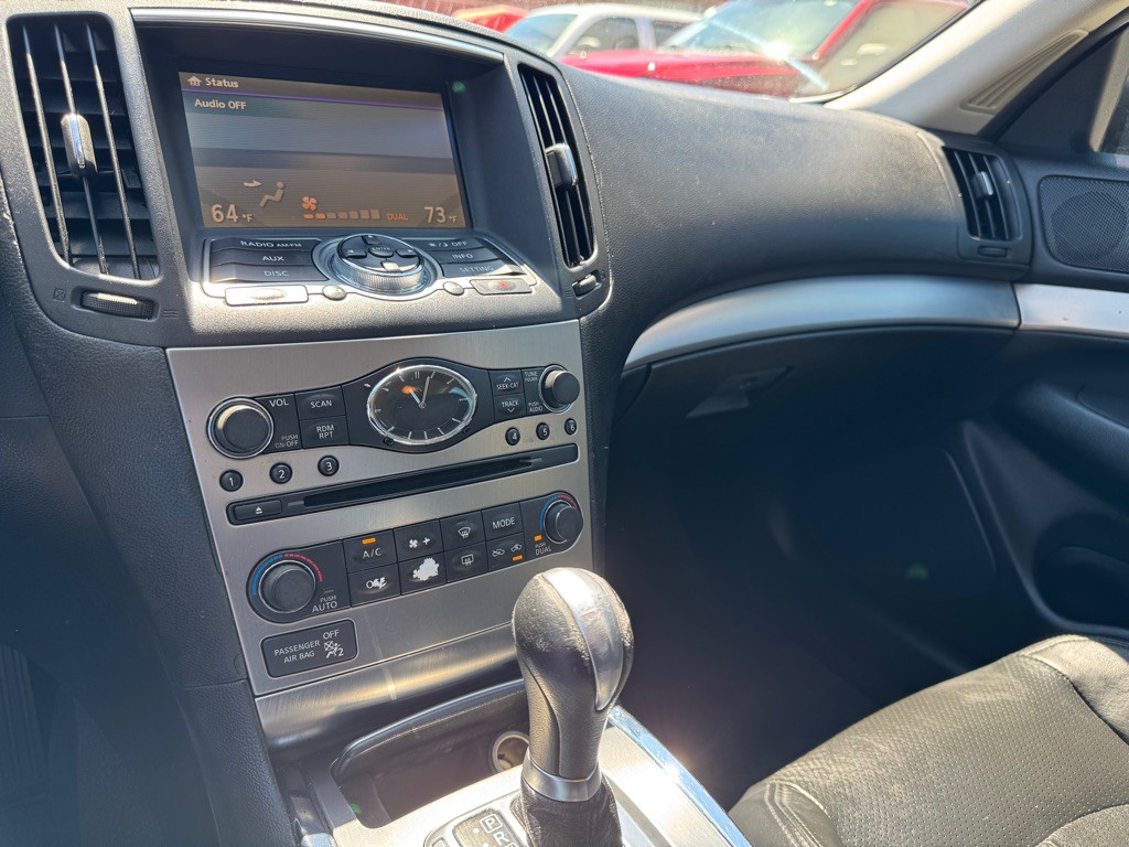 2011 INFINITI G25 Image 22