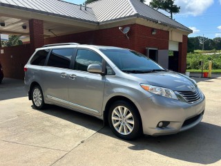 Image for 2017 Toyota Sienna XLE ID: 6786744
