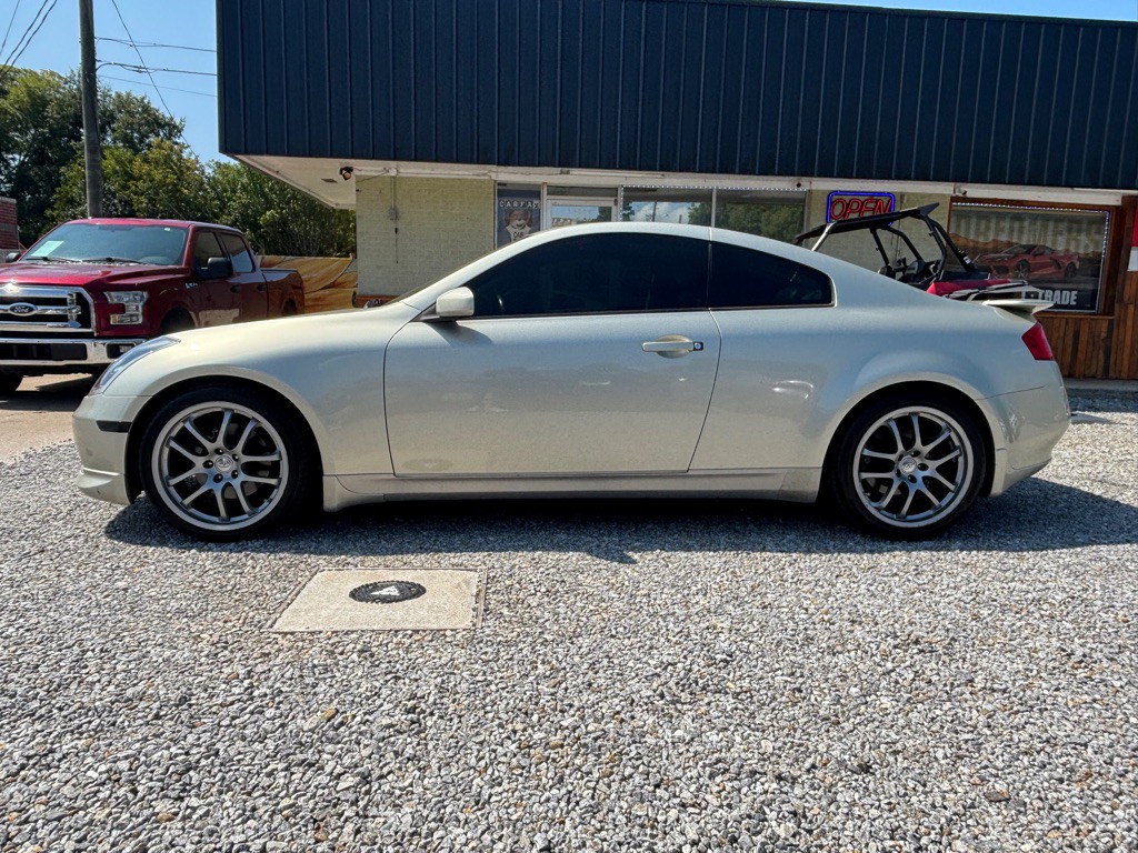 2005 INFINITI G35 Image 2