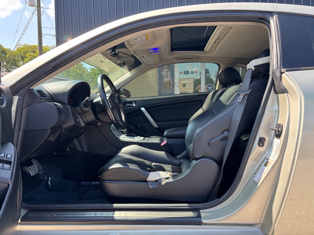 2005 INFINITI G35 Image 10