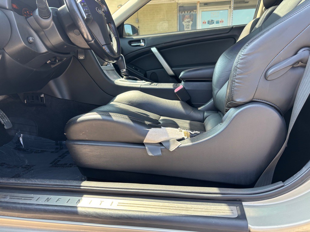 2005 INFINITI G35 Image 11
