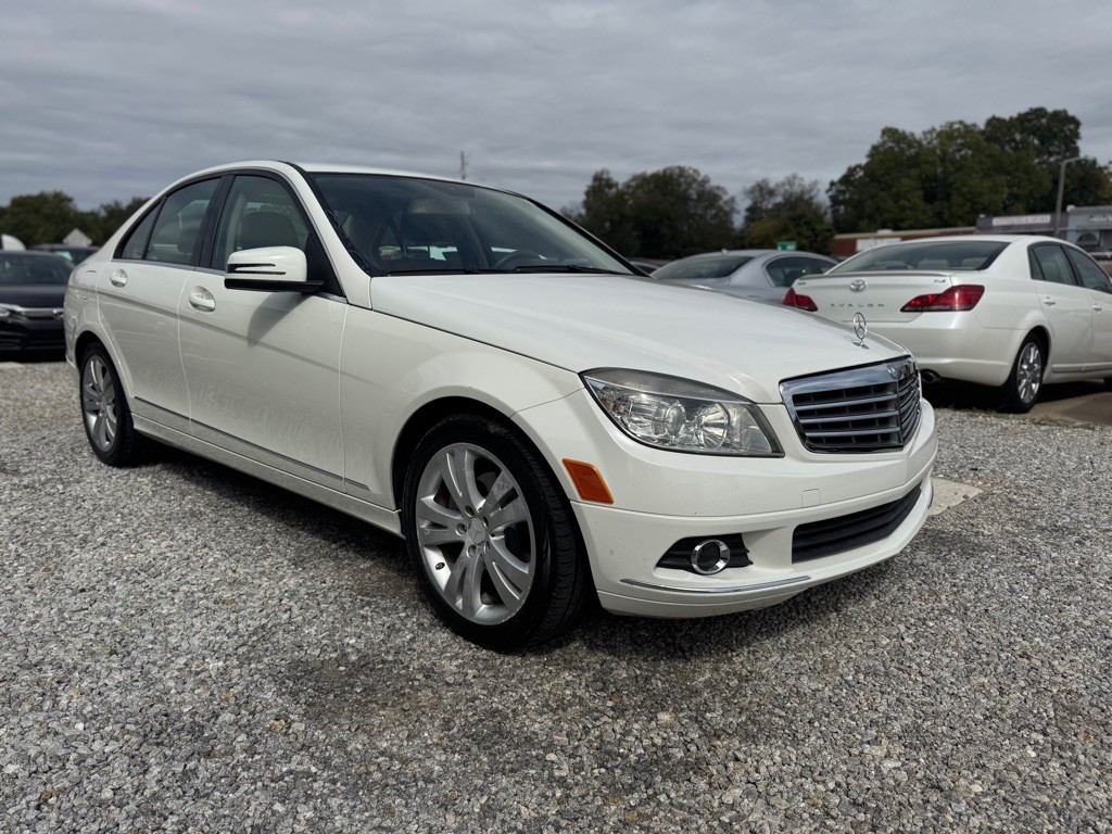 2011 Mercedes-Benz C-Class Image 3