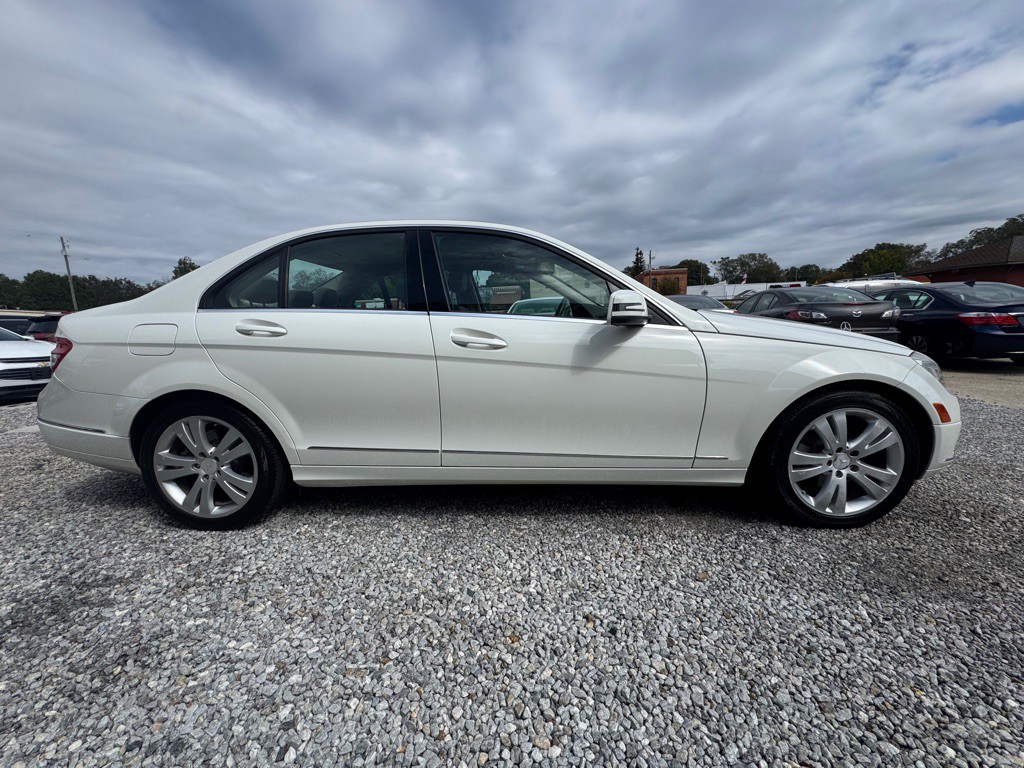 2011 Mercedes-Benz C-Class Image 4