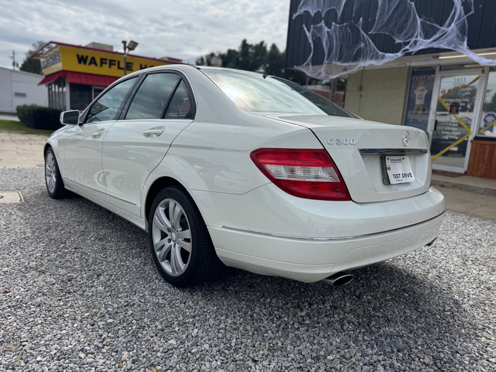 2011 Mercedes-Benz C-Class Image 8
