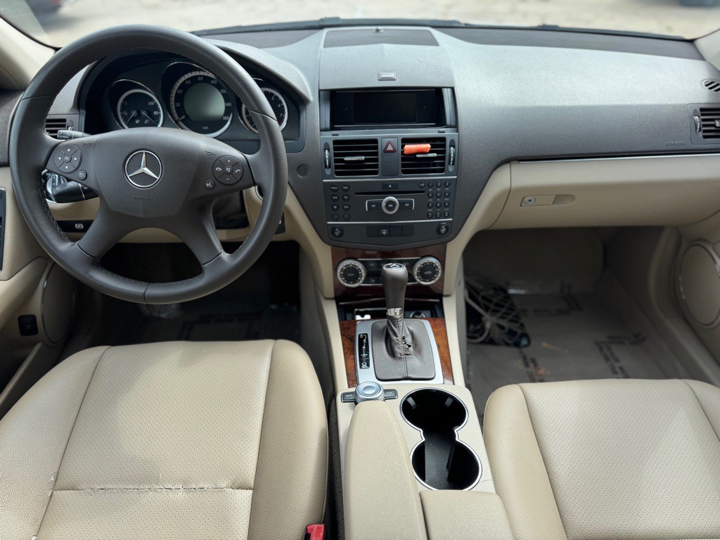 2011 Mercedes-Benz C-Class Image 9
