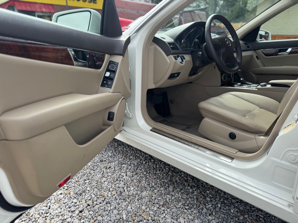 2011 Mercedes-Benz C-Class Image 10