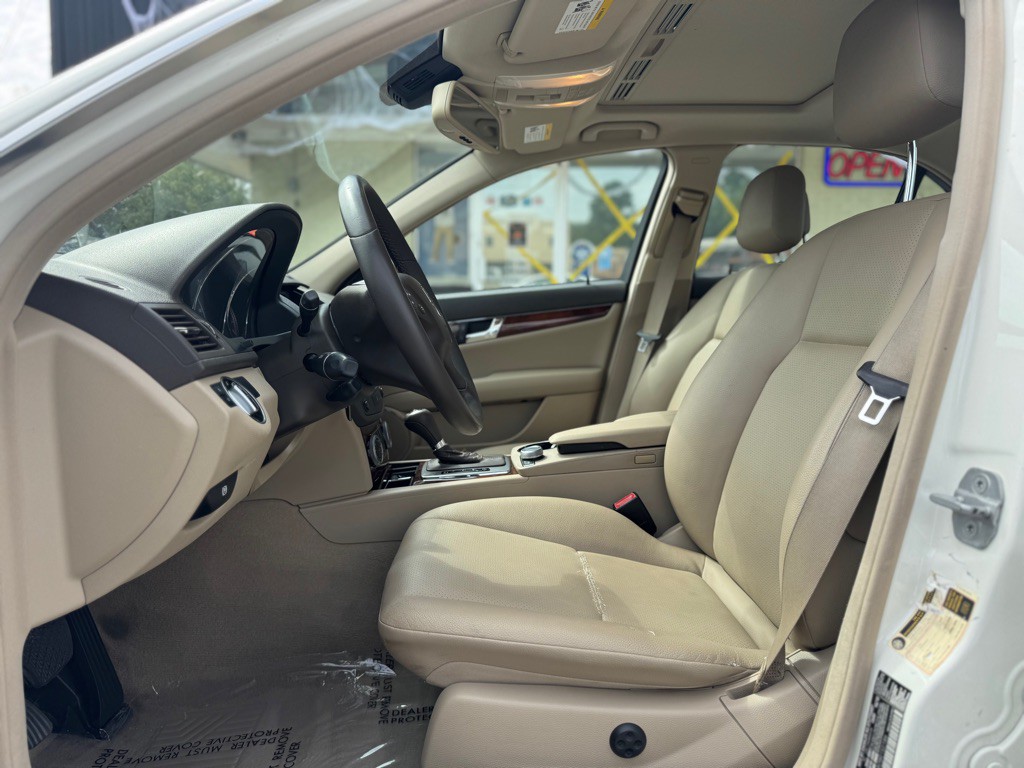 2011 Mercedes-Benz C-Class Image 11