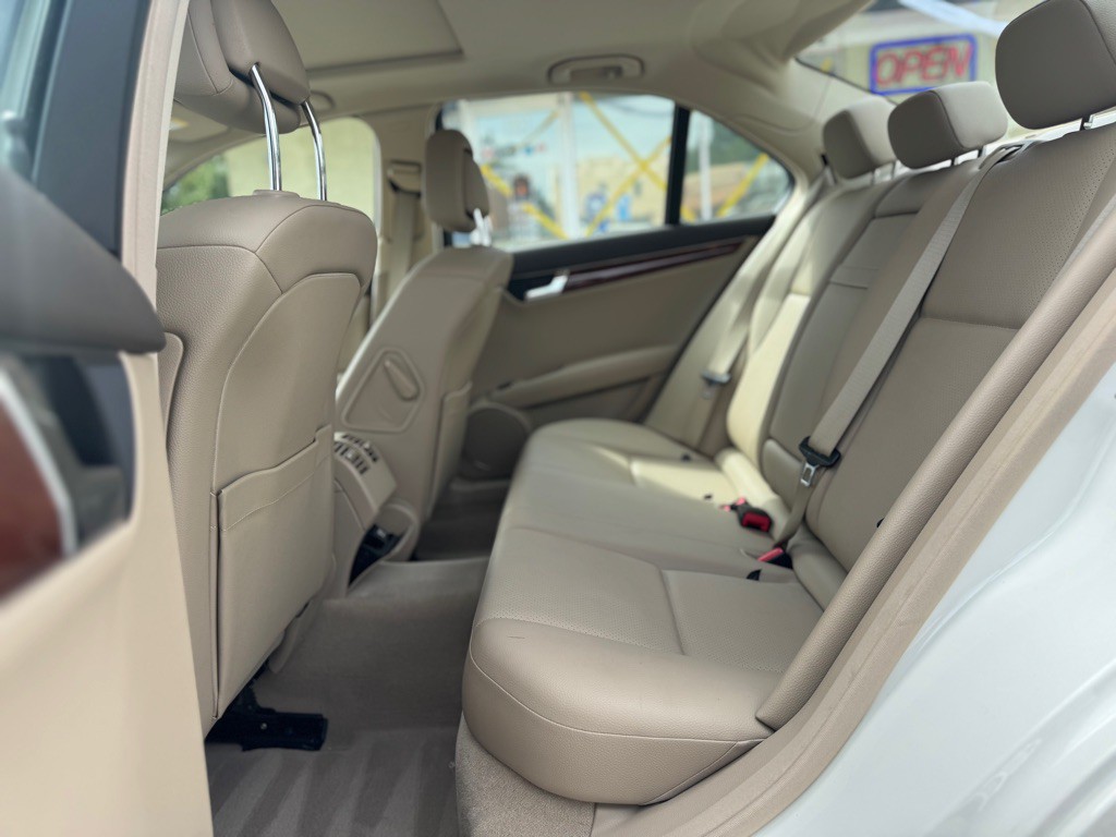 2011 Mercedes-Benz C-Class Image 14