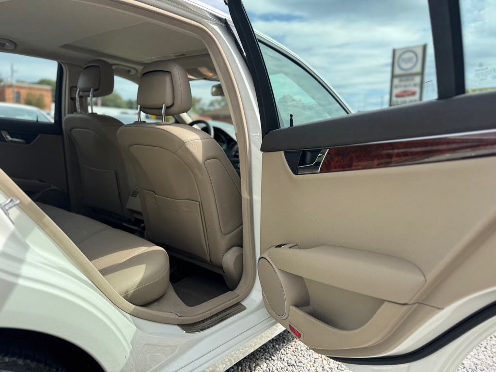 2011 Mercedes-Benz C-Class Image 16