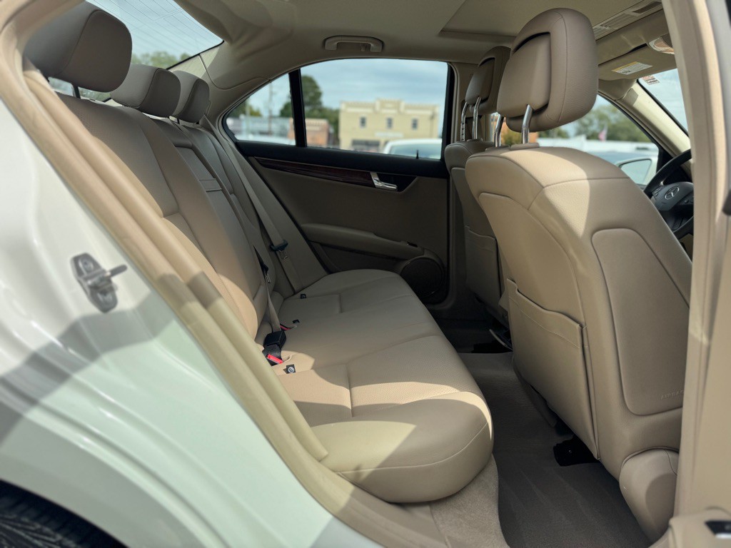 2011 Mercedes-Benz C-Class Image 17