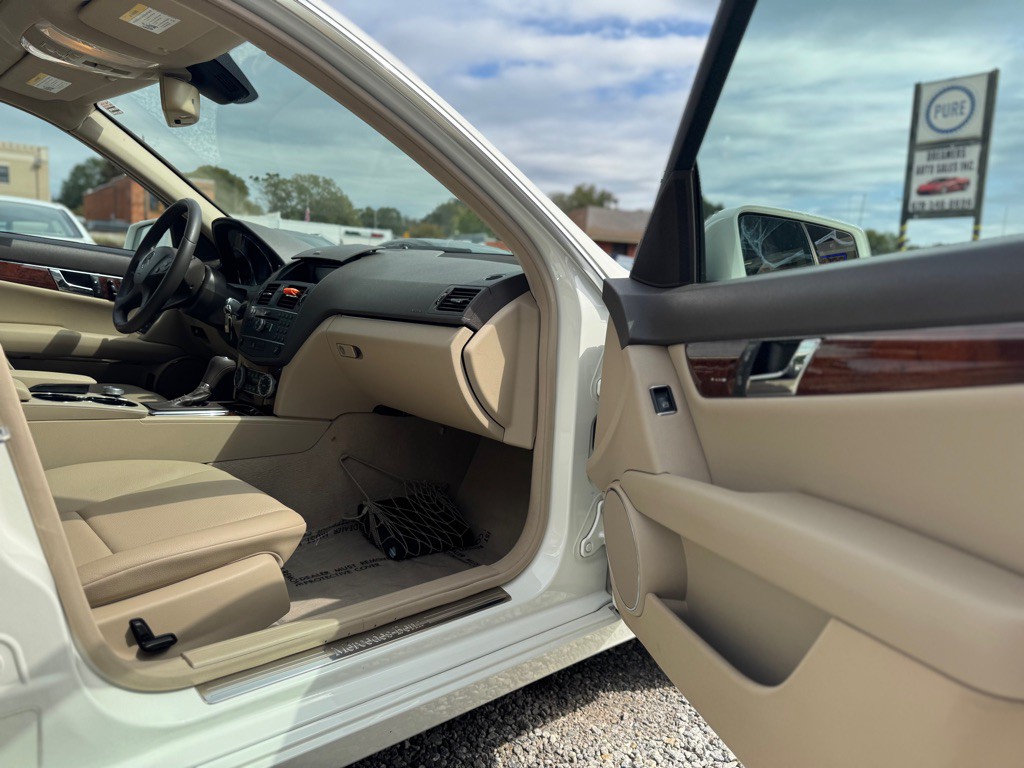 2011 Mercedes-Benz C-Class Image 18