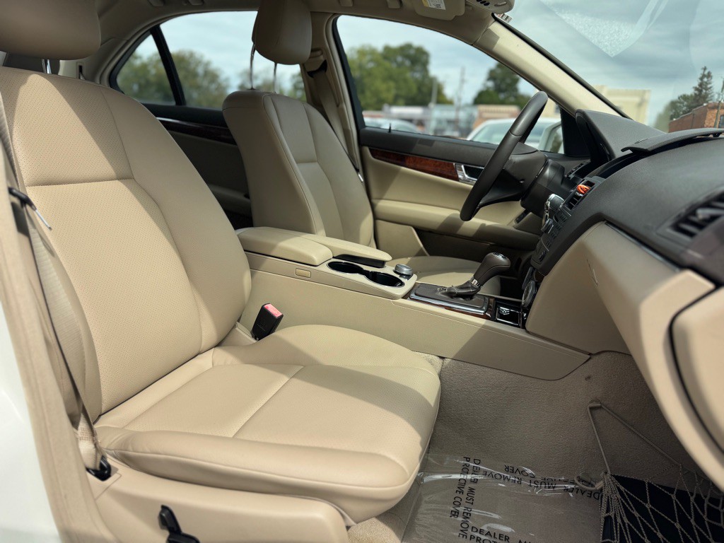 2011 Mercedes-Benz C-Class Image 20