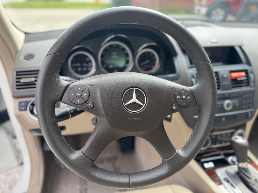 2011 Mercedes-Benz C-Class Image 21