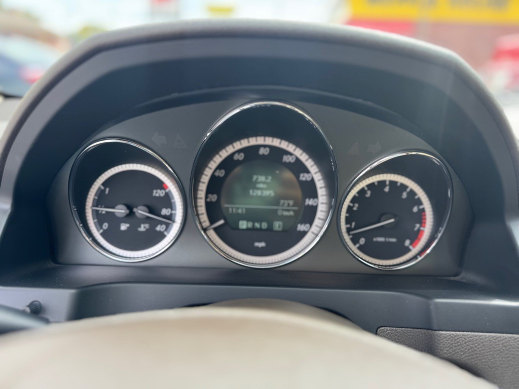 2011 Mercedes-Benz C-Class Image 22