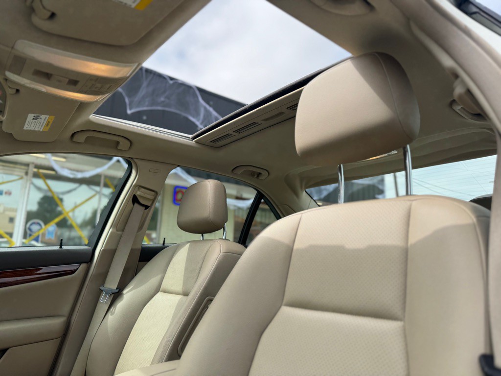 2011 Mercedes-Benz C-Class Image 25