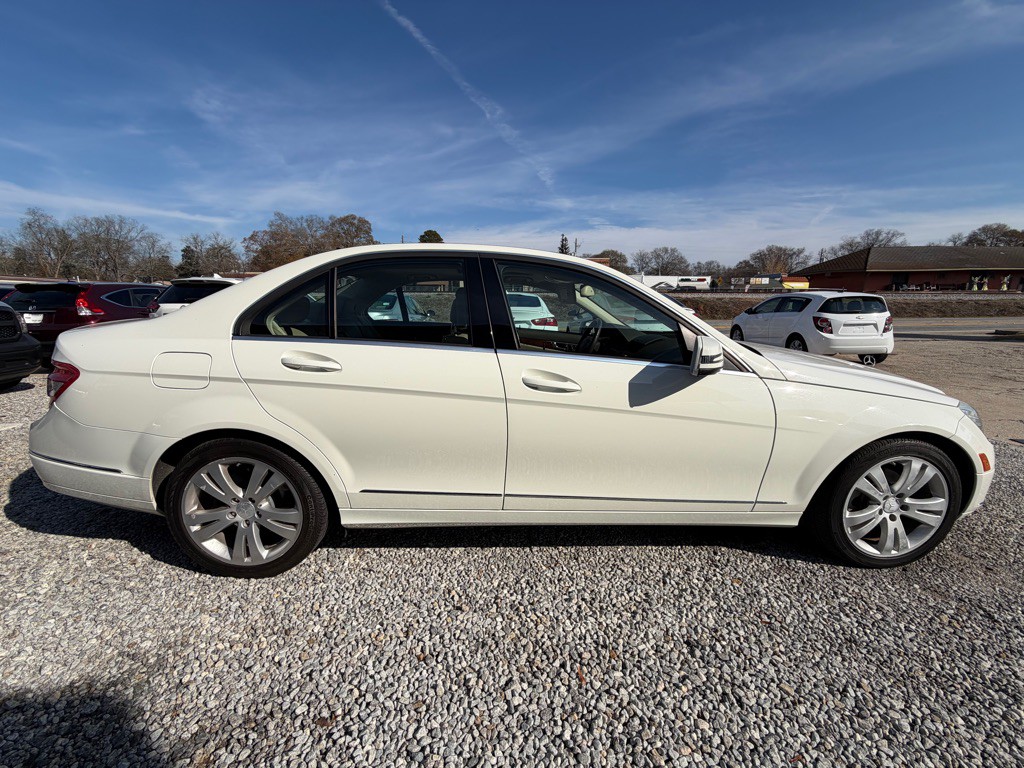 2011 Mercedes-Benz C-Class Image 4