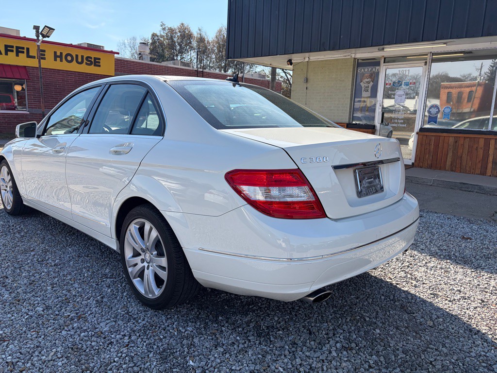 2011 Mercedes-Benz C-Class Image 8