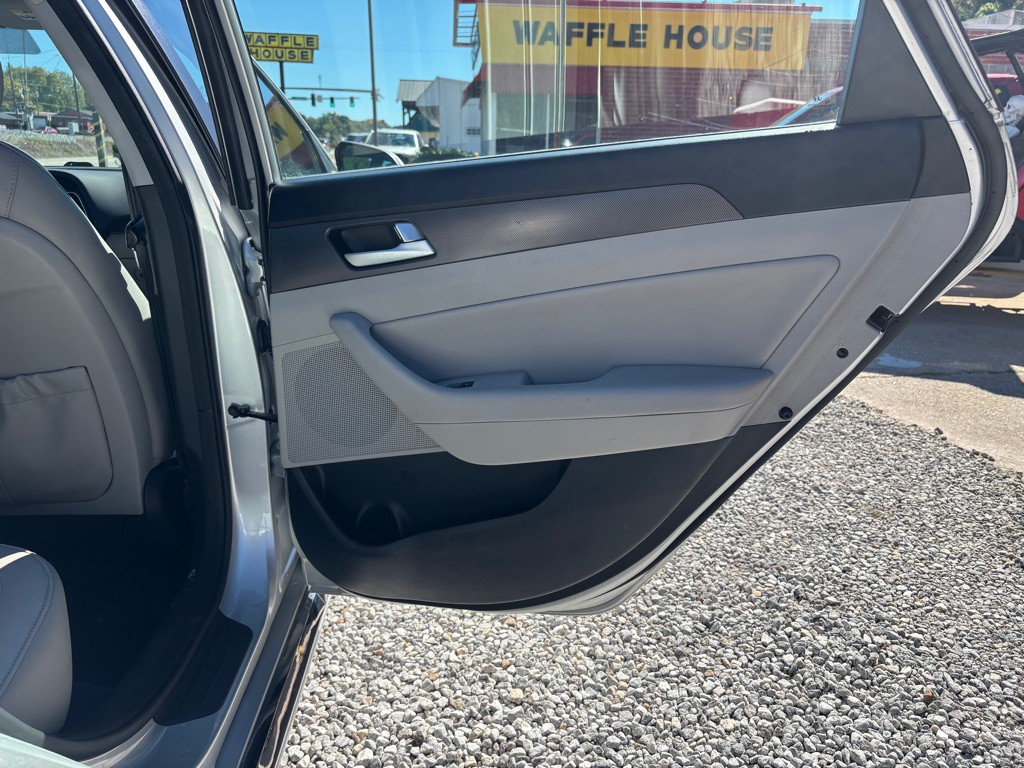 2015 Hyundai Sonata Image 24