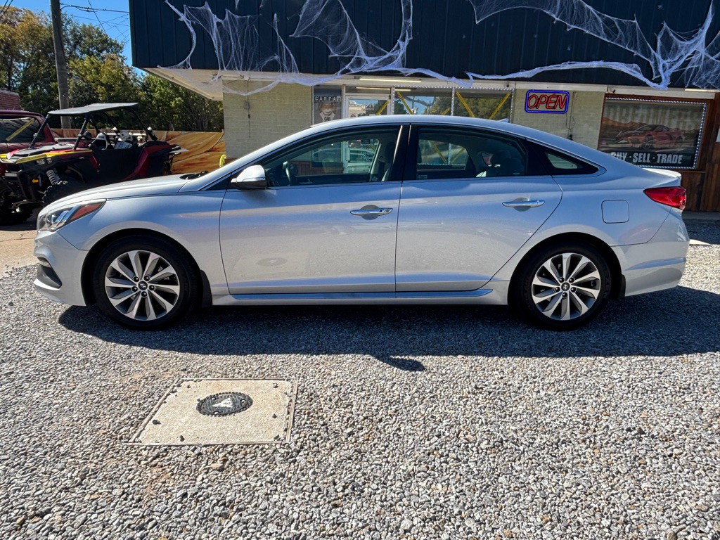 2015 Hyundai Sonata Image 2