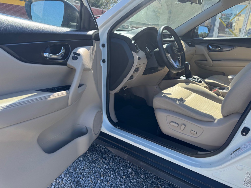 2020 Nissan Rogue Image 10