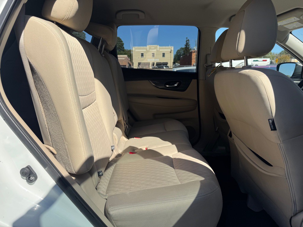 2020 Nissan Rogue Image 18