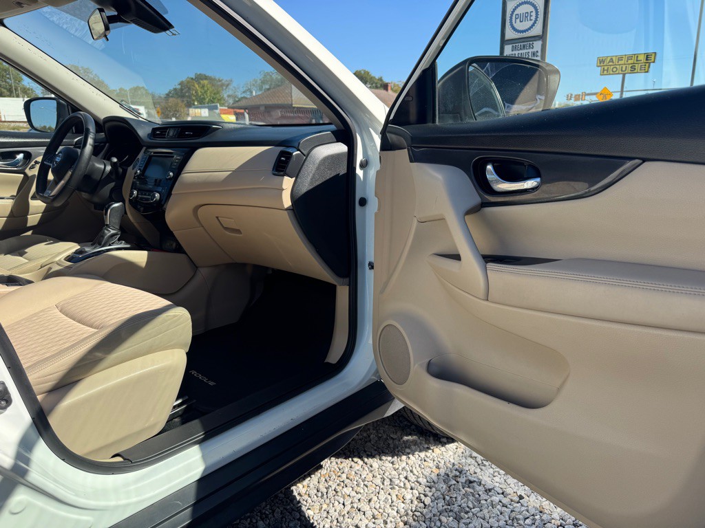 2020 Nissan Rogue Image 19
