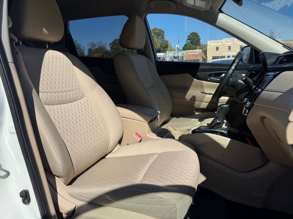 2020 Nissan Rogue Image 21
