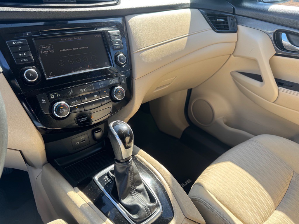 2020 Nissan Rogue Image 25