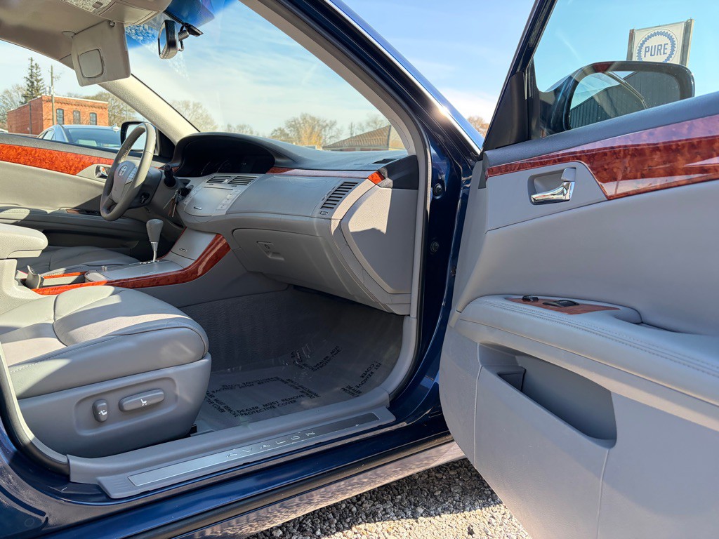 2007 Toyota Avalon Image 18