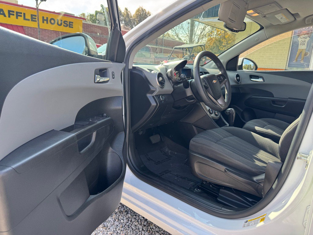 2014 Chevrolet Sonic Image 10