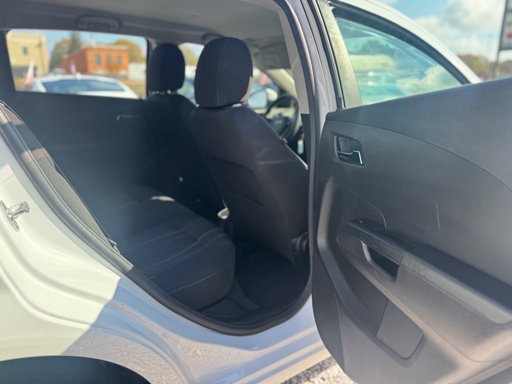 2014 Chevrolet Sonic Image 16