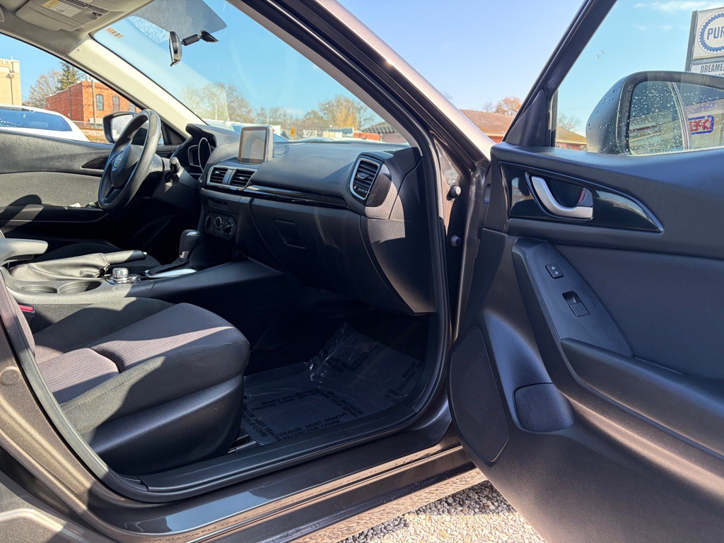 2016 Mazda Mazda3 Image 18