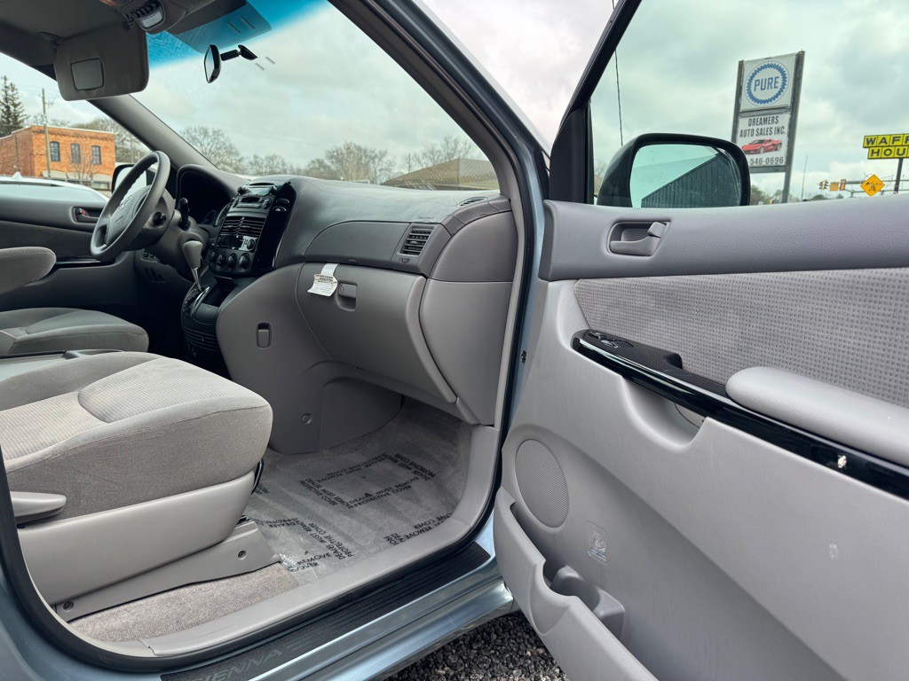 2005 Toyota Sienna Image 19