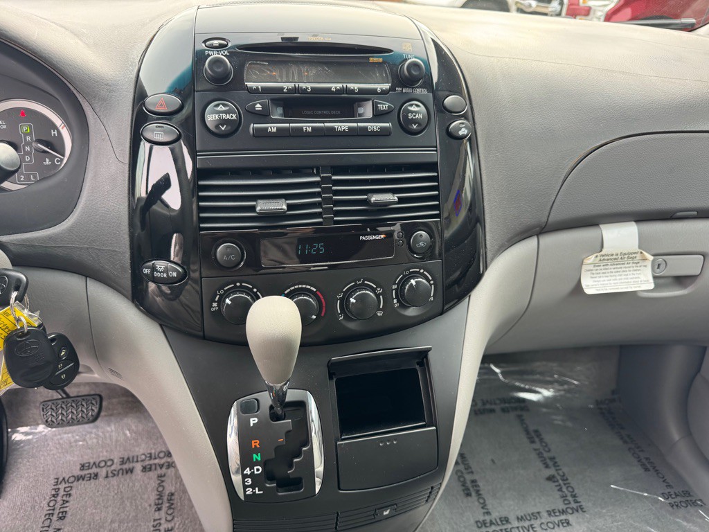 2005 Toyota Sienna Image 23