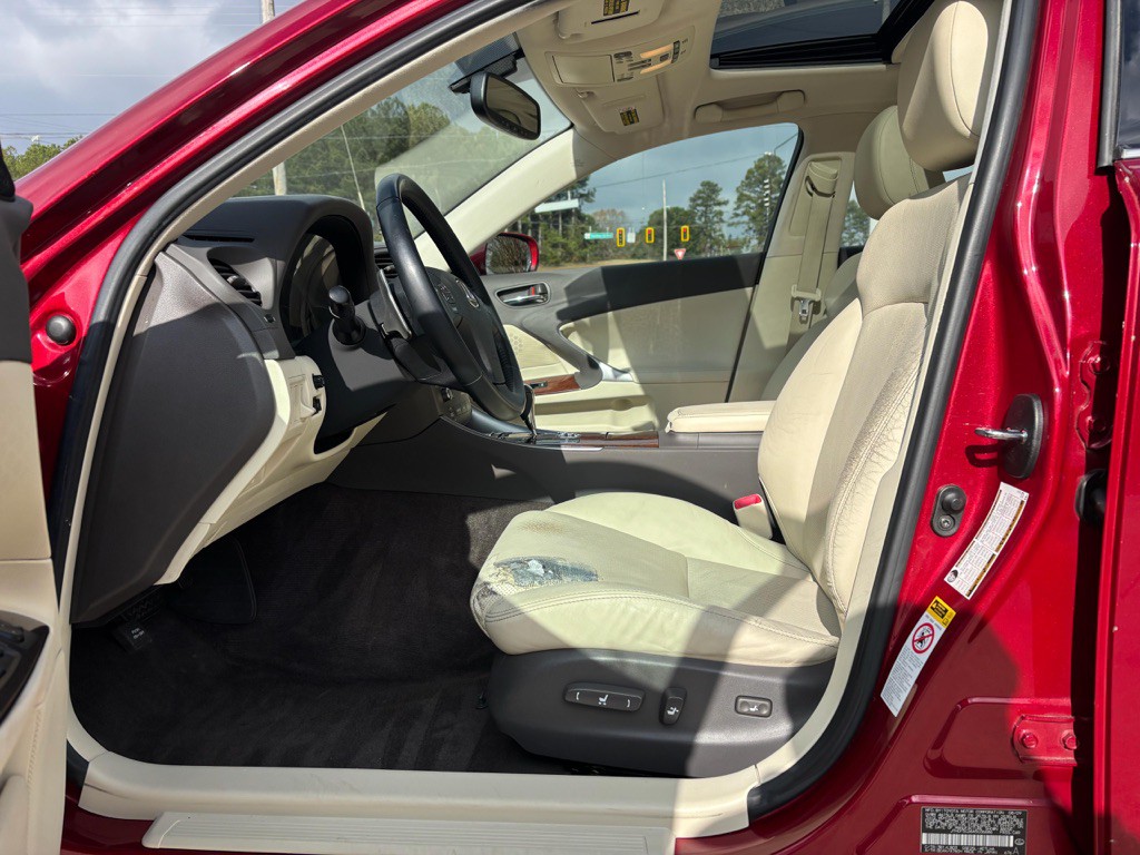 2010 Lexus IS Image 10
