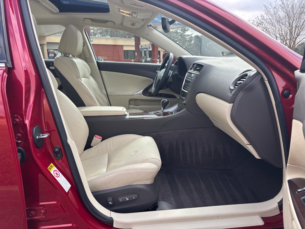 2010 Lexus IS Image 16