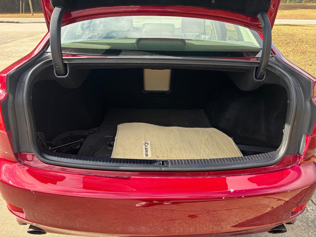 2010 Lexus IS Image 21