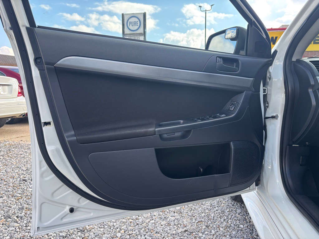 2011 Mitsubishi Lancer Image 10