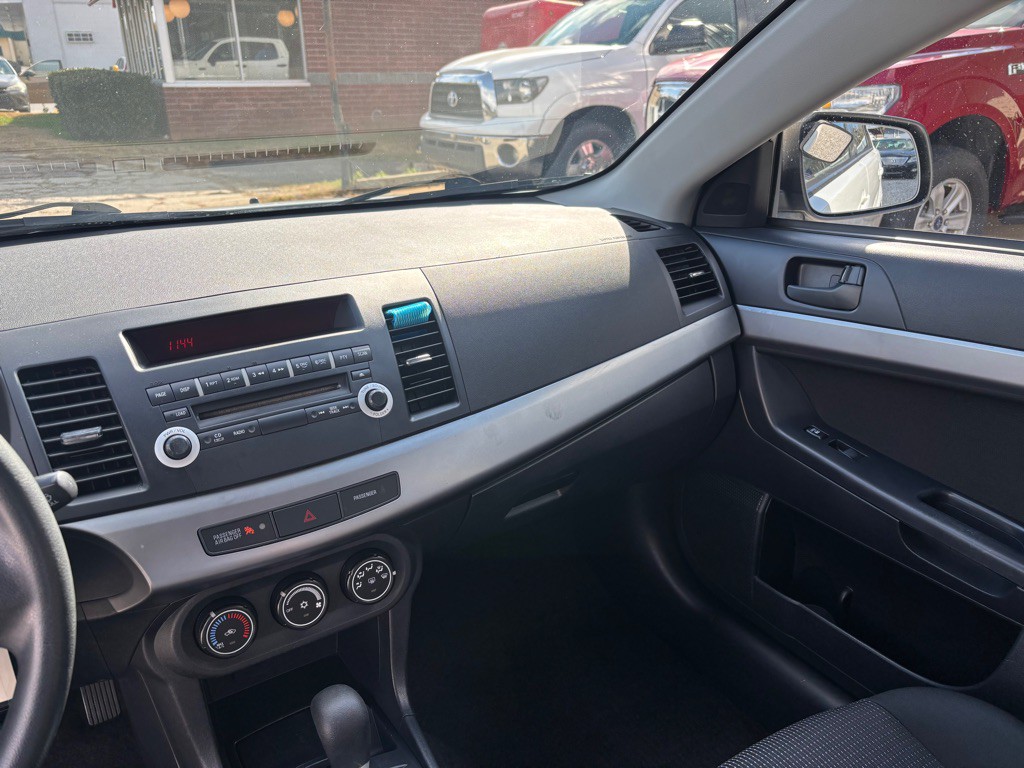 2011 Mitsubishi Lancer Image 17