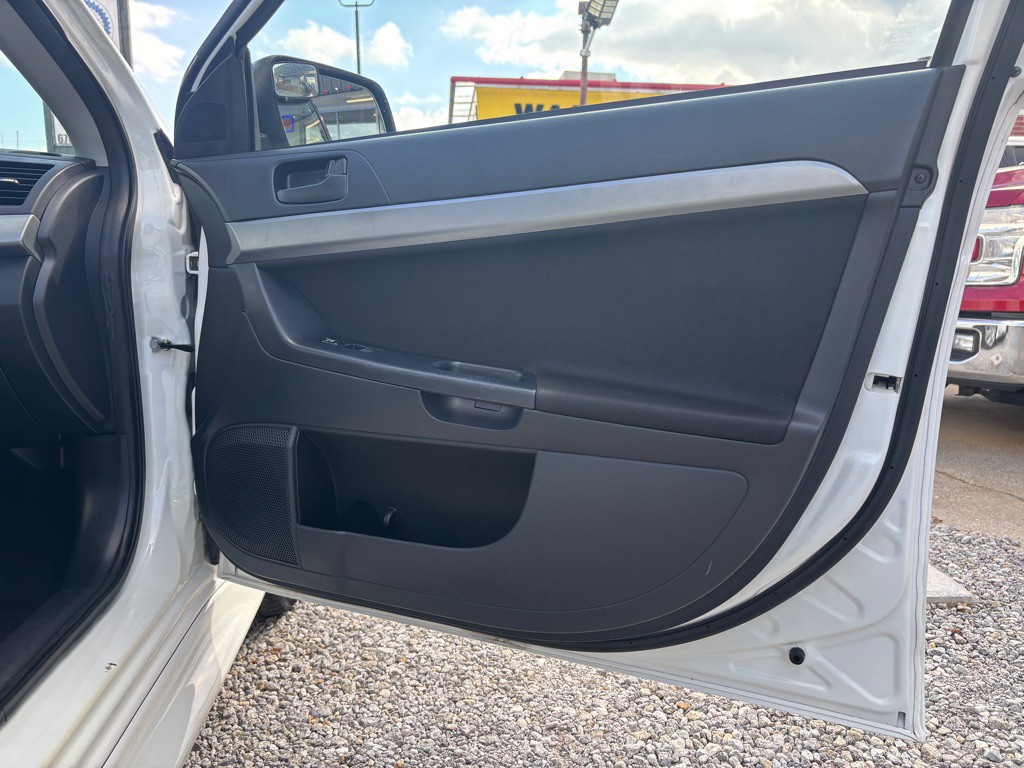 2011 Mitsubishi Lancer Image 23