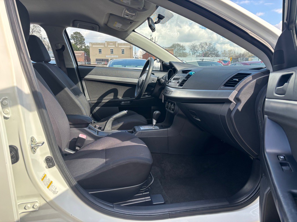 2011 Mitsubishi Lancer Image 24