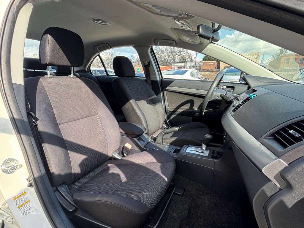 2011 Mitsubishi Lancer Image 26