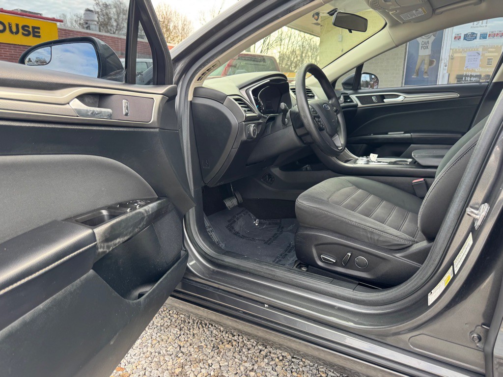 2017 Ford Fusion Image 10